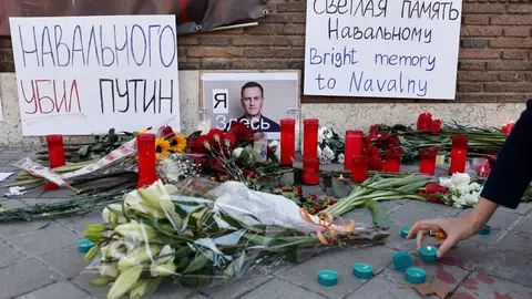 Protesta en la embajada rusa en Madrid por la muerte de Navalni Protesta en la embajada rusa en Madrid por la muerte de Navalni