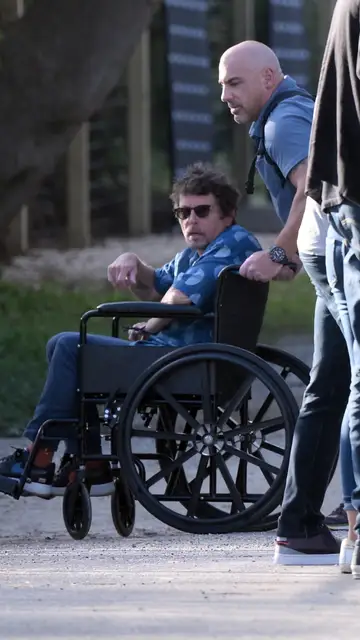 Michael J. Fox en silla de ruedas Michael J. Fox en silla de ruedas