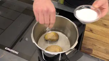 Cuece las patatas