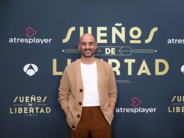 Alain Hern&aacute;ndez confiesa el mayor reto que le ha supuesto interpretar a su personaje: "Un d&iacute;a parece un &aacute;ngel y otro un demonio"