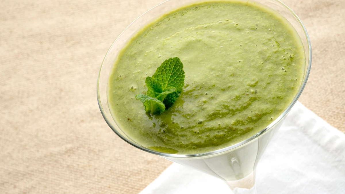 El batido nutritivo de Arguiñano, perfecto para cenar: de plátano, manzana y espinacas El batido nutritivo de Arguiñano, perfecto para cenar: de plátano, manzana y espinacas