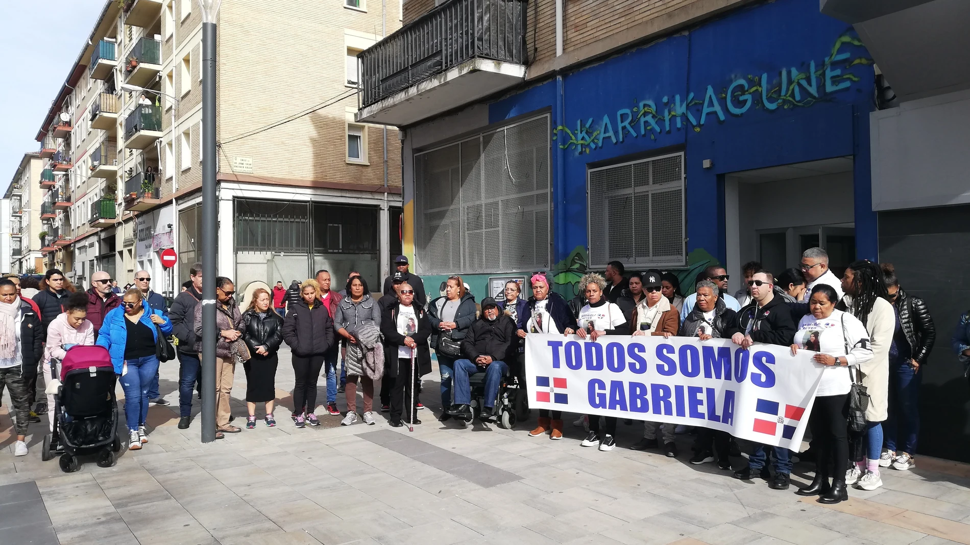 Concentración en el barrio pamplonés de San Jorge en apoyo a la familia de Gabriela Reyes