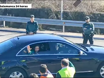 La reina Letizia saludando a agricultores La reina Letizia saludando a agricultores