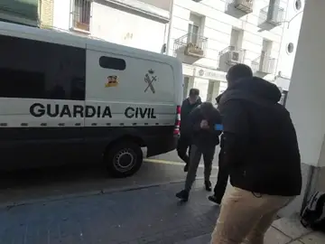 Un cura y su pareja, detenidos por presunto tráfico de estupefacientes Un cura y su pareja, detenidos por presunto tráfico de estupefacientes