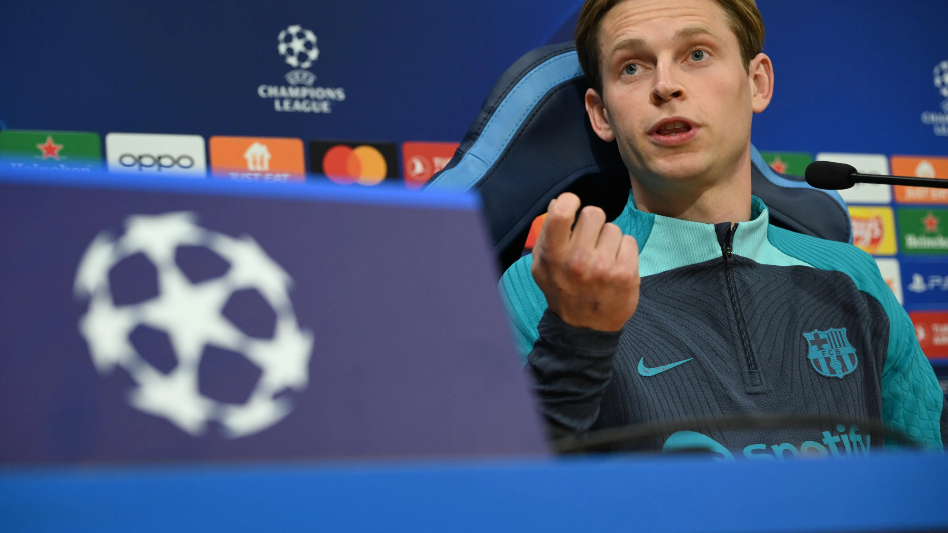 Frenkie de Jong comparece en rueda de prensa