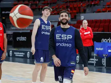 Ricky Rubio, sonriente con la selección española Ricky Rubio, sonriente con la selección española