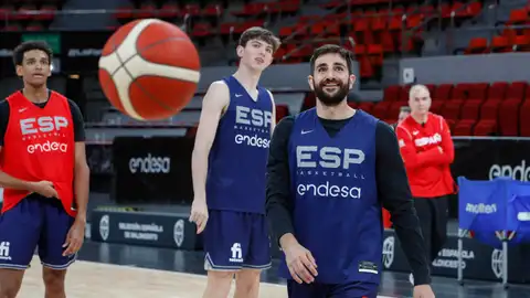 Ricky Rubio, sonriente con la selección española Ricky Rubio, sonriente con la selección española