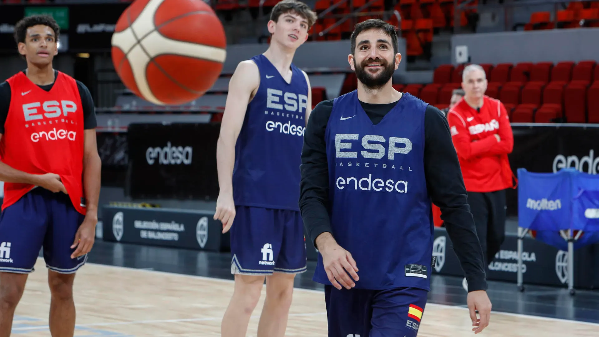 Ricky Rubio, sonriente con la selecci&oacute;n espa&ntilde;ola