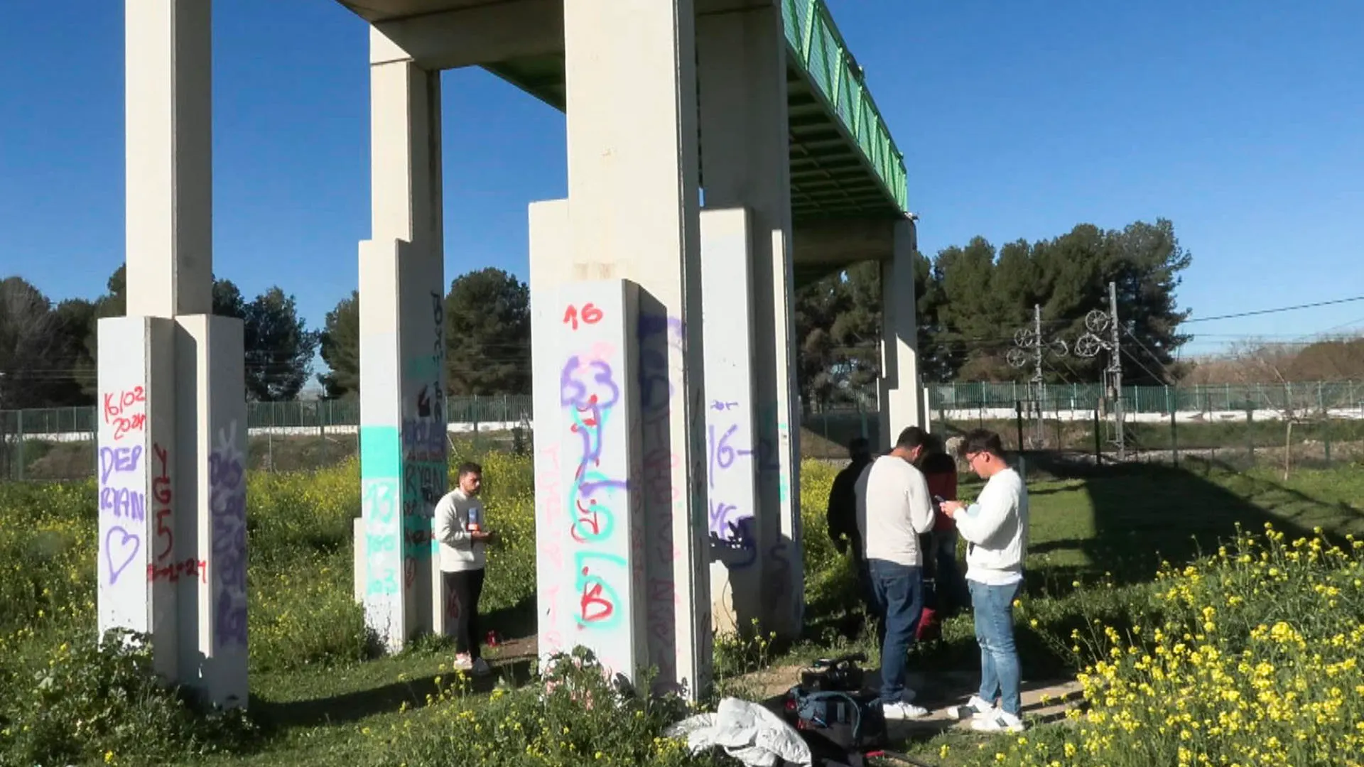 Vista del exterior de la estaci&oacute;n de metro de los Espartales