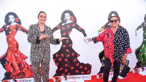 Toñi Moreno y María del Monte en la presentación del centro cultural Lola Flores Toñi Moreno y María del Monte en la presentación del centro cultural Lola Flores