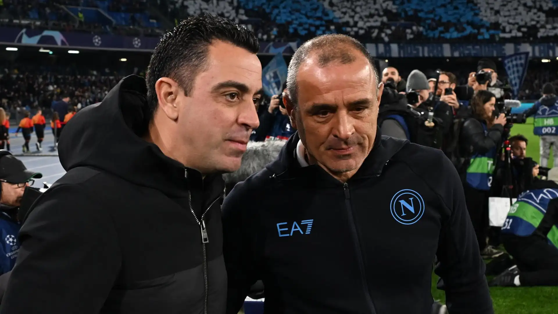 Xavi, junto al entrenador del N&aacute;poles