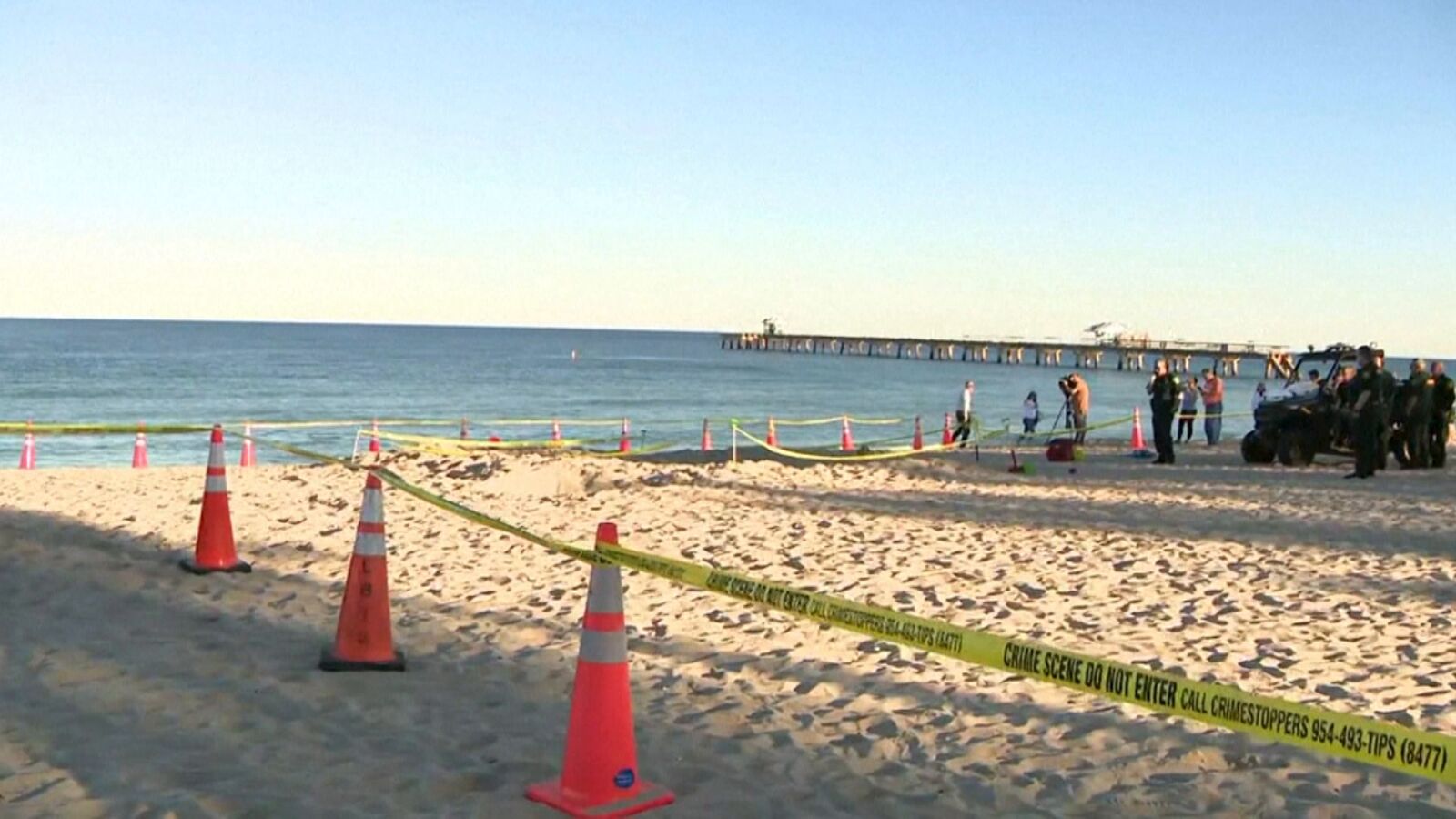 Muere una niña tras quedar atrapada en un agujero que cavó en la playa
