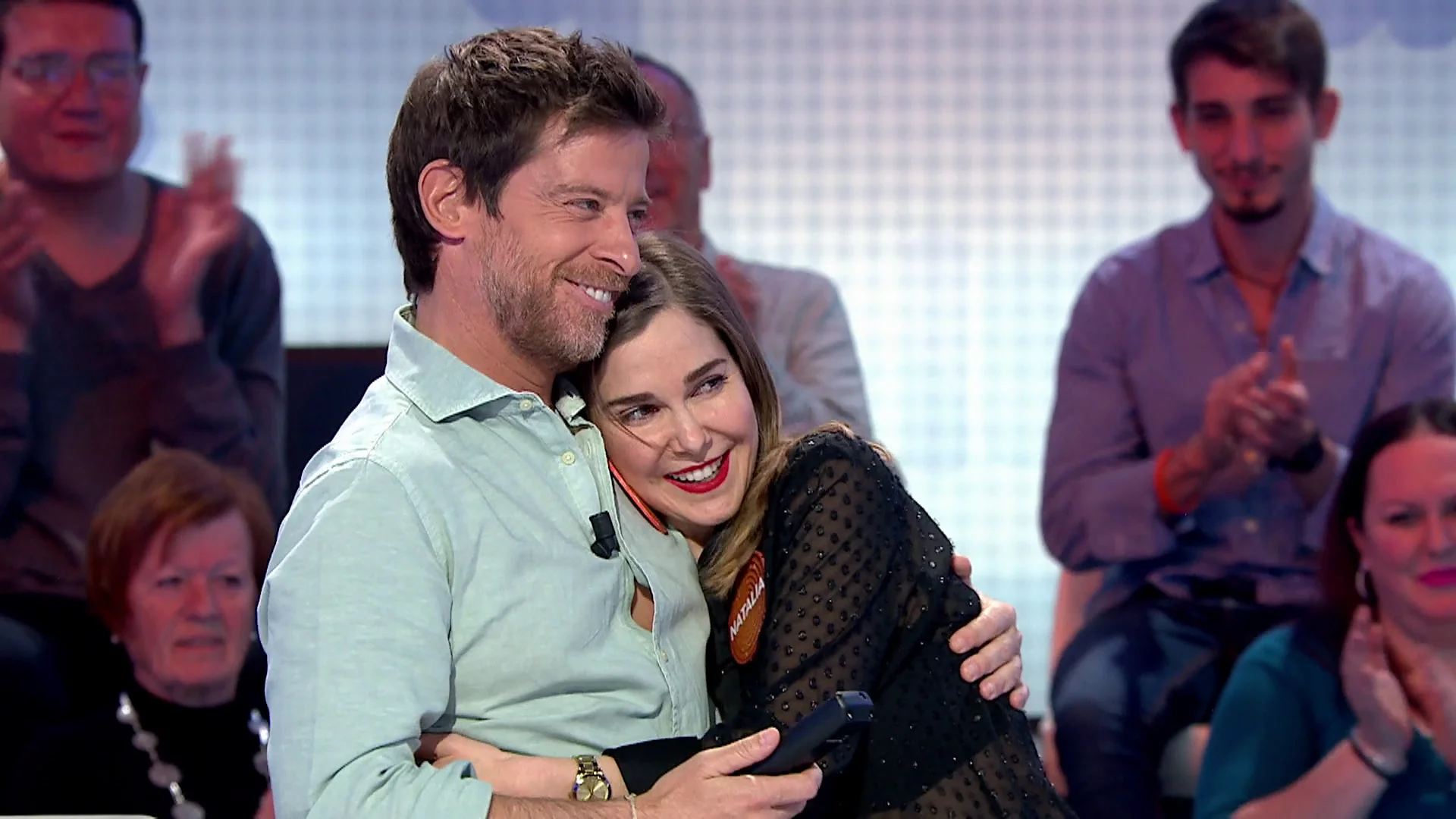 El emotivo regalo de Itziar Miranda y Manu Baqueiro a Sueños de Libertad: “Aquí tenéis el testigo”