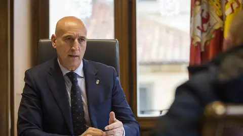 Imagen de archivo de José Antonio Díez Imagen de archivo de José Antonio Díez