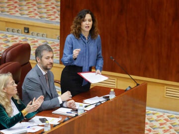 La presidenta de la comunidad de Madrid, Isabel Díaz Ayuso, interviene en la sesión de control del pleno de la Asamblea de Madrid celebrado este jueves
