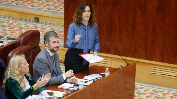 La presidenta de la comunidad de Madrid, Isabel Díaz Ayuso, interviene en la sesión de control del pleno de la Asamblea de Madrid celebrado este jueves