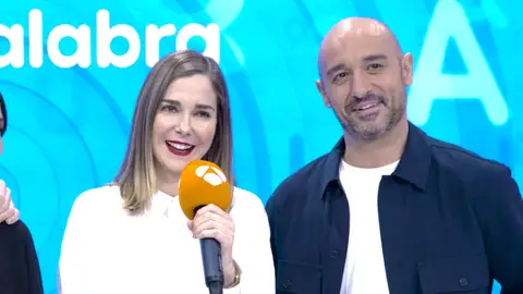 Natalia Sánchez y Alain Hernández junto con los protagonistas de Amar es para siempre, ¡se enfrentan a un test de época! Natalia Sánchez y Alain Hernández junto con los protagonistas de Amar es para siempre, ¡se enfrentan a un test de época!