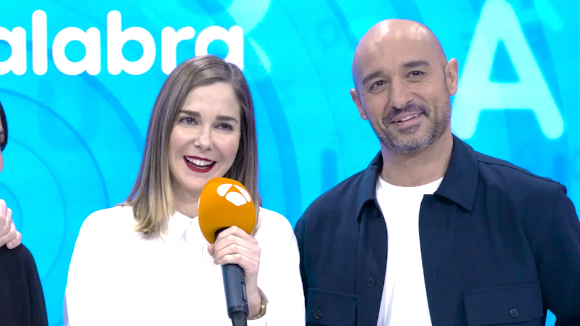 Natalia S&aacute;nchez y Alain Hern&aacute;ndez junto con los protagonistas de Amar es para siempre, &iexcl;se enfrentan a un test de &eacute;poca!