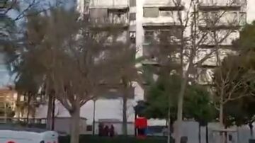 Las primeras imágenes que muestran cómo se inició el incendio en un edificio en Valencia