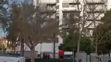 Las primeras imágenes que muestran cómo se inició el incendio en un edificio en Valencia