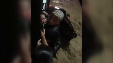  VÍDEO: Impresionante rescate de una madre y sus dos hijas en una inundación en Brasil