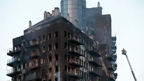 Así quedó el edificio tras el incendio Así quedó el edificio tras el incendio