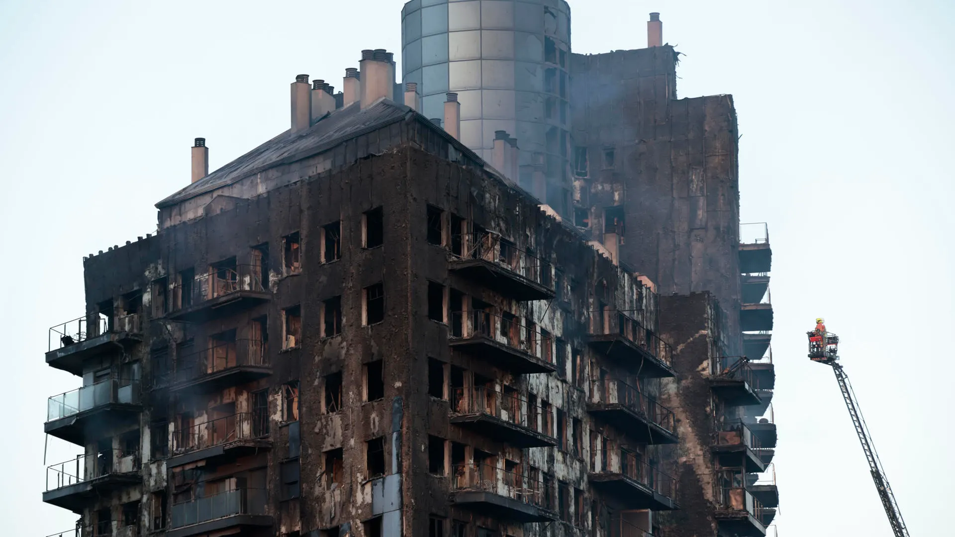 Así quedó el edificio tras el incendio Así quedó el edificio tras el incendio