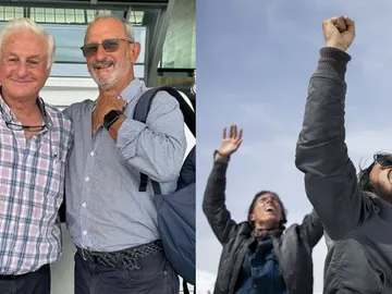 Los supervivientes Roberto Canessa y Gustavo Zerbino junto a un montaje de La sociedad de la nieve Los supervivientes Roberto Canessa y Gustavo Zerbino junto a un montaje de La sociedad de la nieve