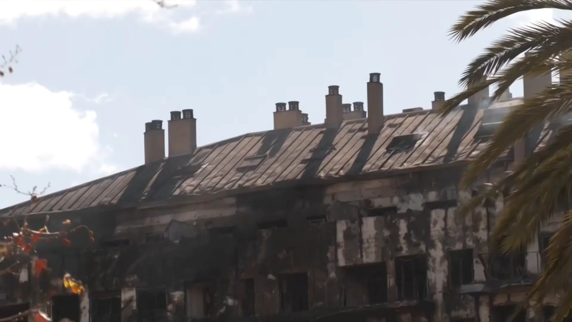El edificio calcinado en Valencia El edificio calcinado en Valencia