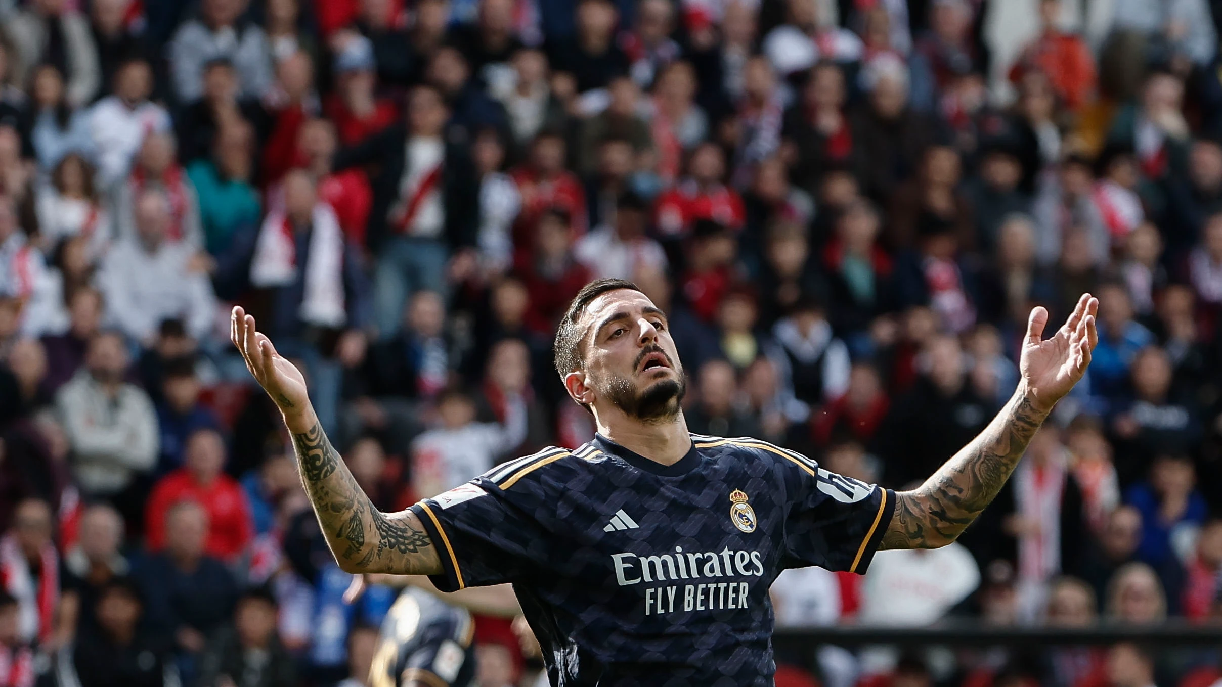 Joselu se lamenta durante el partido de Liga entre Rayo Vallecano y Real Madrid