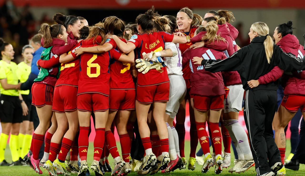 Las jugadoras de la Selección Española celebran su victoria ante Países Bajos