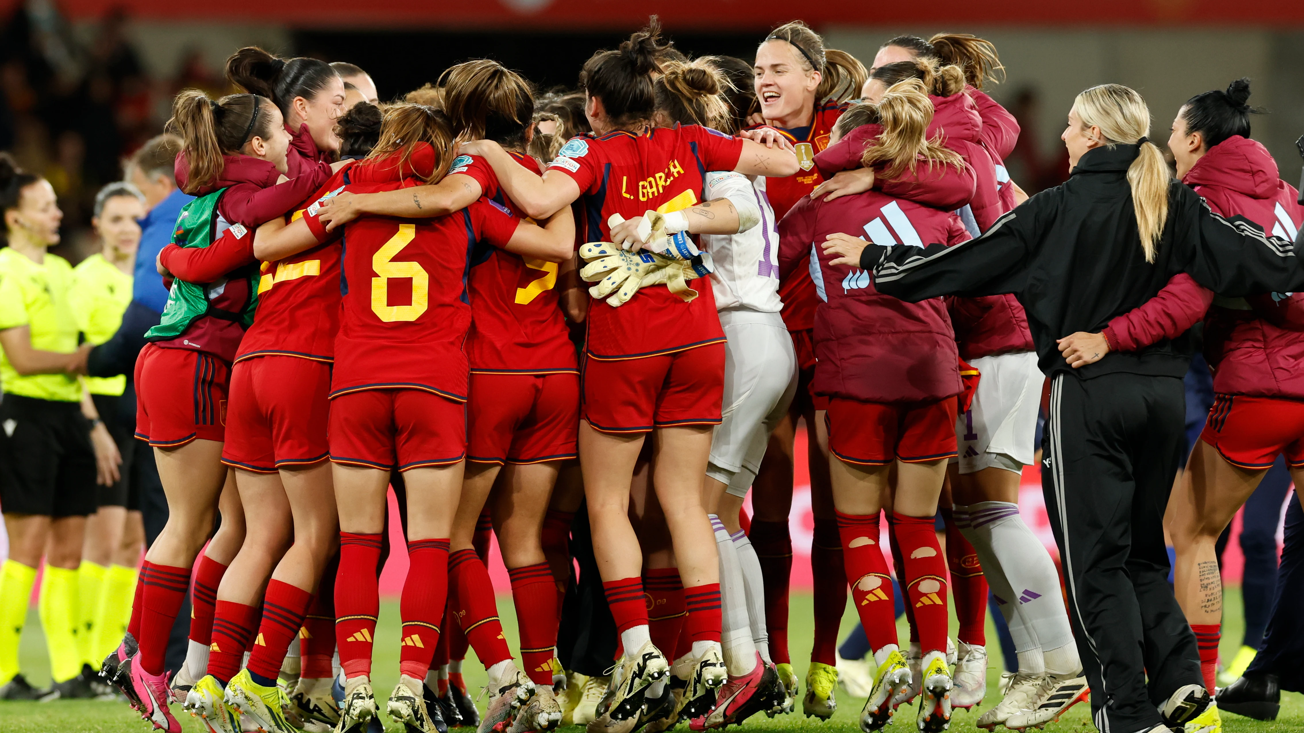 Las jugadoras de la Selección Española celebran su victoria ante Países Bajos Las jugadoras de la Selección Española celebran su victoria ante Países Bajos