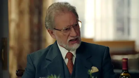 Damián enfurece con Jesús en la primera comida familiar Damián enfurece con Jesús en la primera comida familiar