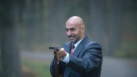 Begoña y Julia huyen de Jesús... ¡Pero él las alcanza y dispara! ¿Qué pasará? Begoña y Julia huyen de Jesús... ¡Pero él las alcanza y dispara! ¿Qué pasará?