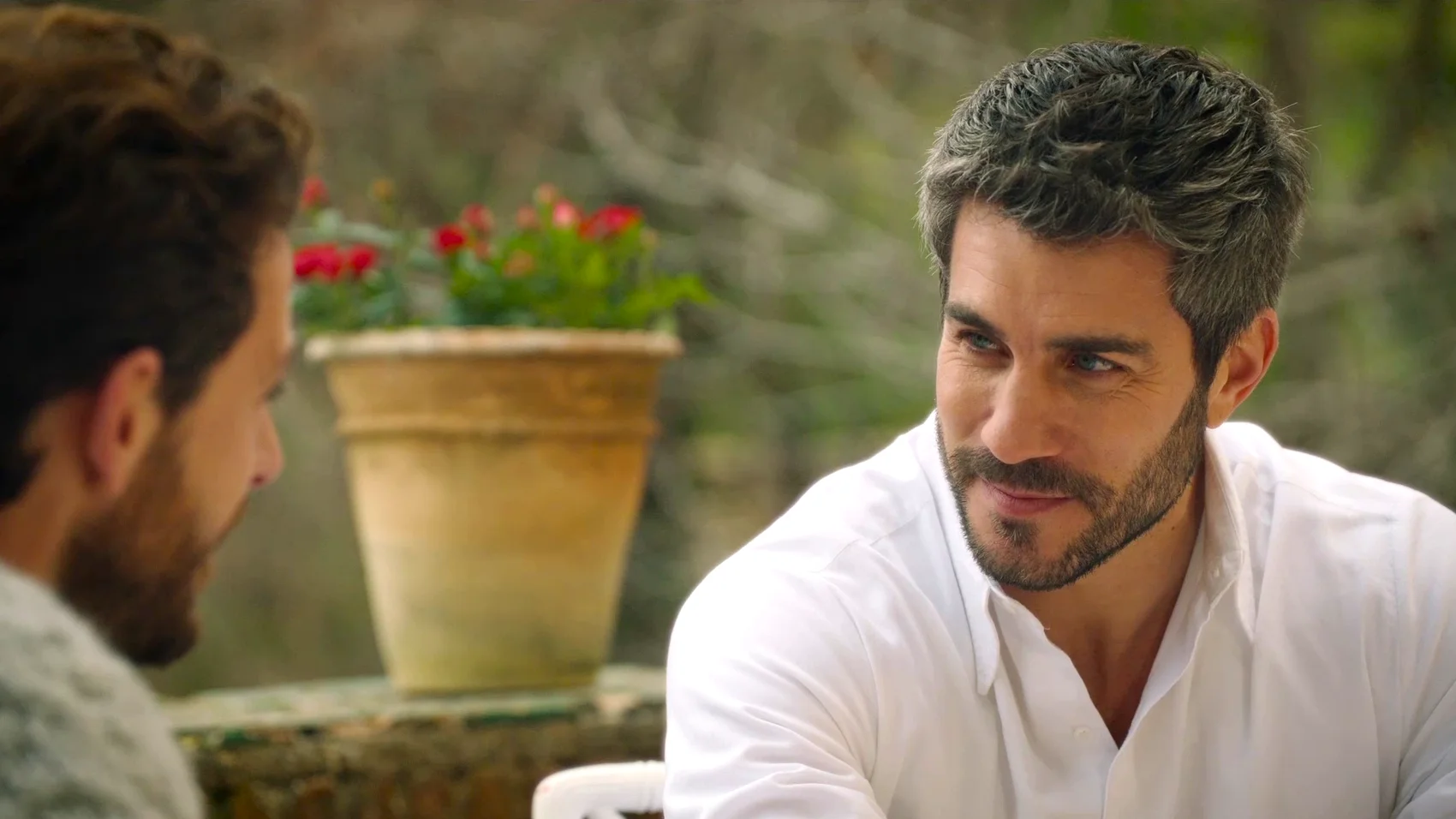 Andrés le revela a su primo Luis el verdadero motivo de su regreso Andrés le revela a su primo Luis el verdadero motivo de su regreso
