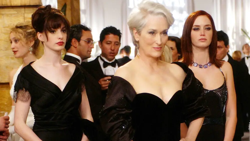 Anne Hathaway, Meryl Streep y Emily Blunt en una escena de El diablo viste de Prada Anne Hathaway, Meryl Streep y Emily Blunt en una escena de El diablo viste de Prada