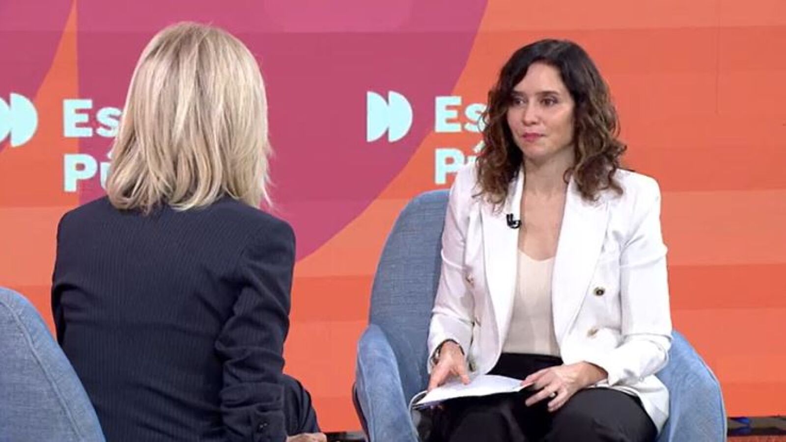 Ayuso saca a la luz el documento '100 días de Gobierno, 100 días de escándalos': 