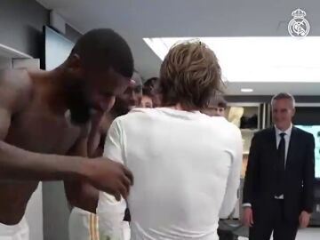 VÍDEO: Así recibió el vestuario del Real Madrid a Modric tras su decisivo gol ante el Sevilla
