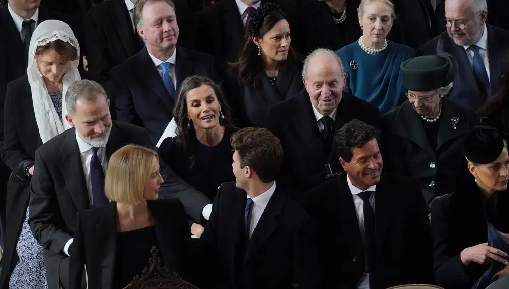 Los reyes Felipe y Letizia junto al rey Juan Carlos en el homenaje a Constantino de Grecia