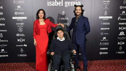 Isabel Gemio, junto a sus hijos Gustavo y Diego, en un evento solidario de su Fundación Isabel Gemio, junto a sus hijos Gustavo y Diego, en un evento solidario de su Fundación