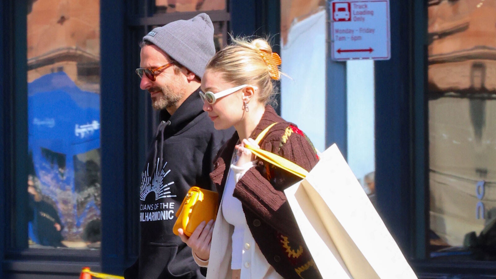 Las fotos de Bradley Cooper y Gigi Hadid en plena calle que demuestran que ya no esconden su amor