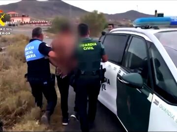 Momento de la detención del preso fugado en Canarias