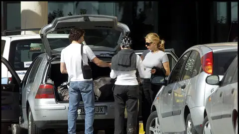 Marta Sánchez y su hermana Paz en Torrevieja en 2003 Marta Sánchez y su hermana Paz en Torrevieja en 2003