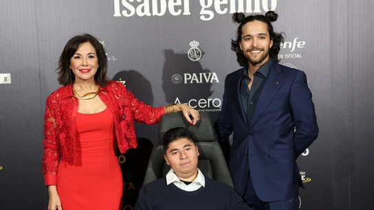 Isabel Gemio, junto a sus hijos Gustavo y Diego, en un evento solidario de su Fundación Isabel Gemio, junto a sus hijos Gustavo y Diego, en un evento solidario de su Fundación