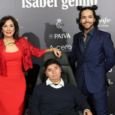 Isabel Gemio, junto a sus hijos Gustavo y Diego, en un evento solidario de su Fundación