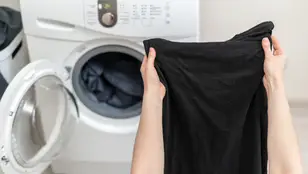 Lavadora de ropa negra