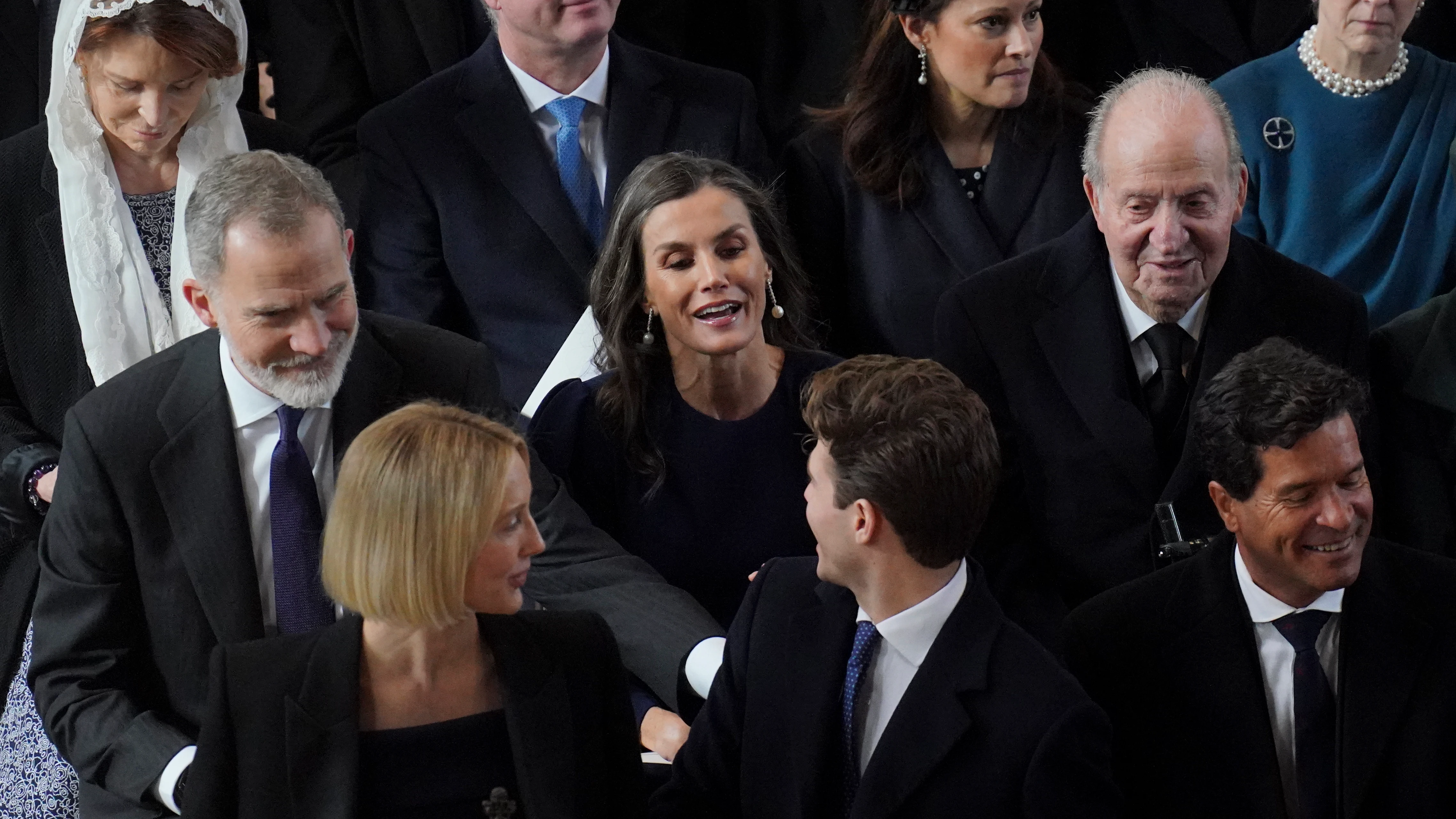 El rey Felipe VI, la reina Letizia y el rey Juan Carlos El rey Felipe VI, la reina Letizia y el rey Juan Carlos