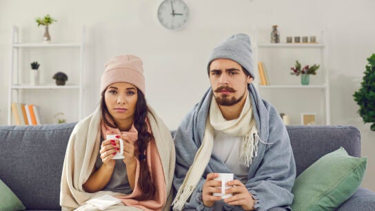 Dos personas con fr&iacute;o 