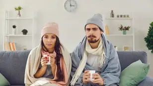 Dos personas con frío 