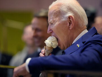 Joe Biden comiendo helado